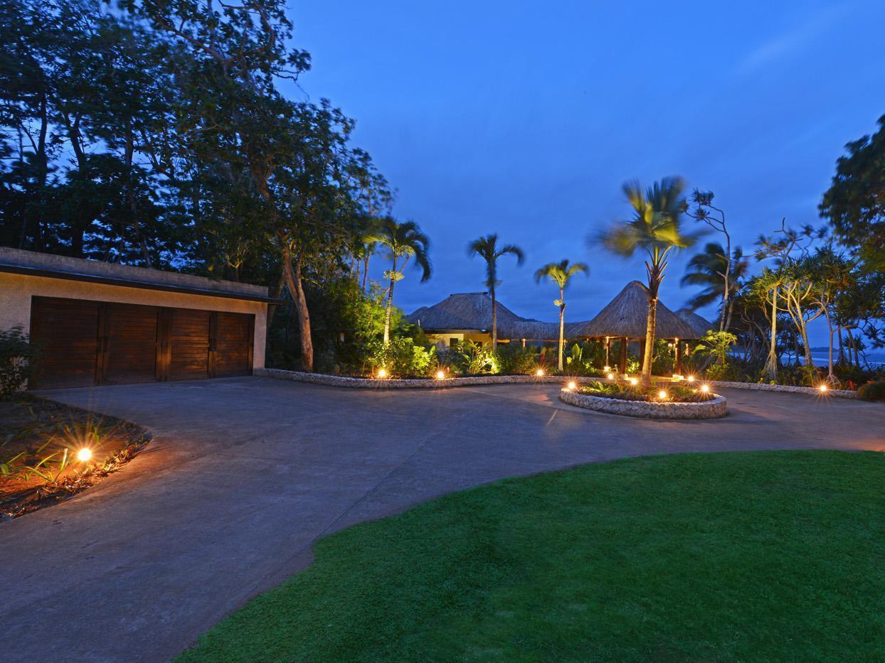Wavi Island Hotel Naindi Exterior photo